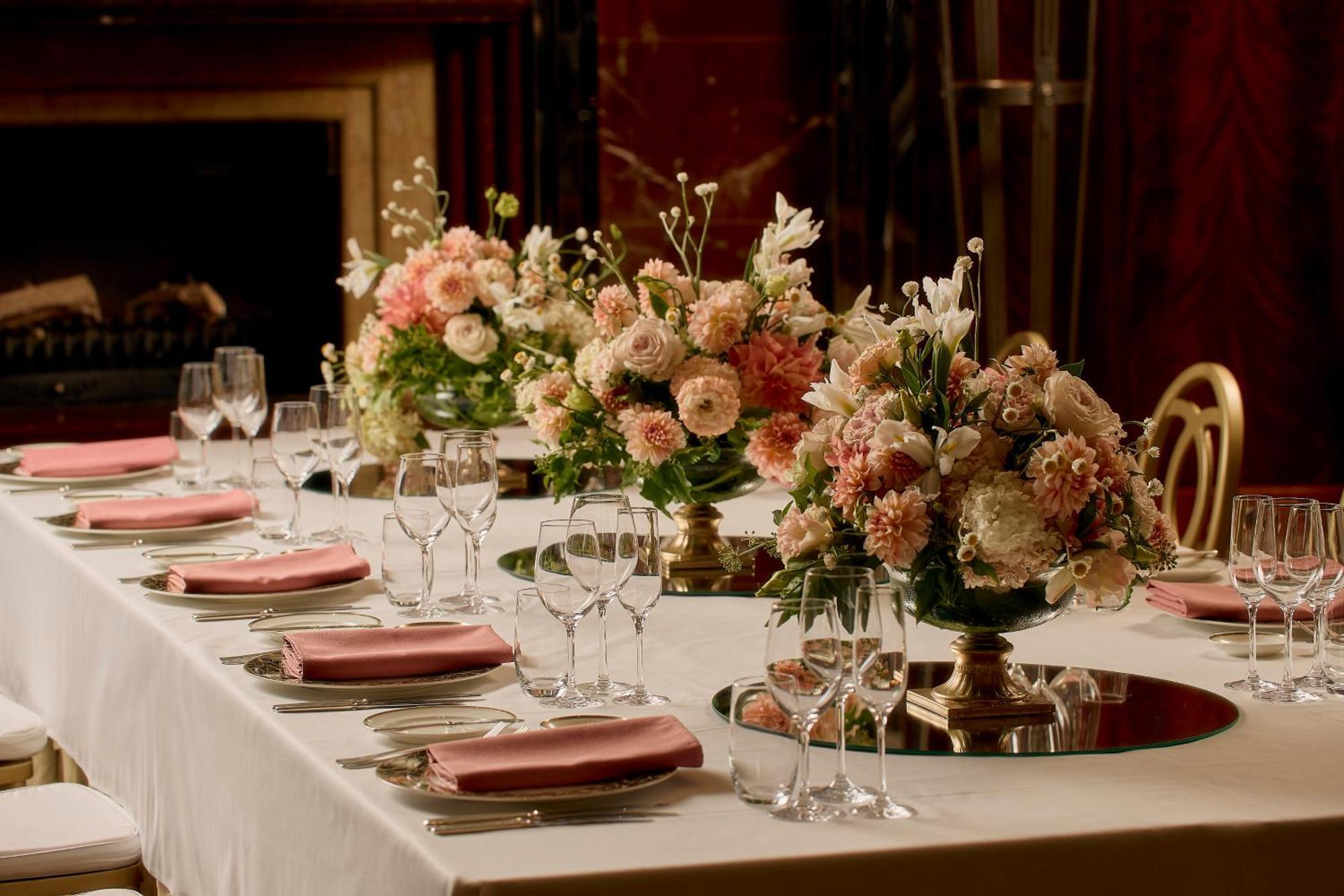 Hotel Park Hyatt Melbourne Exteriér fotografie A table set for a formal dinner