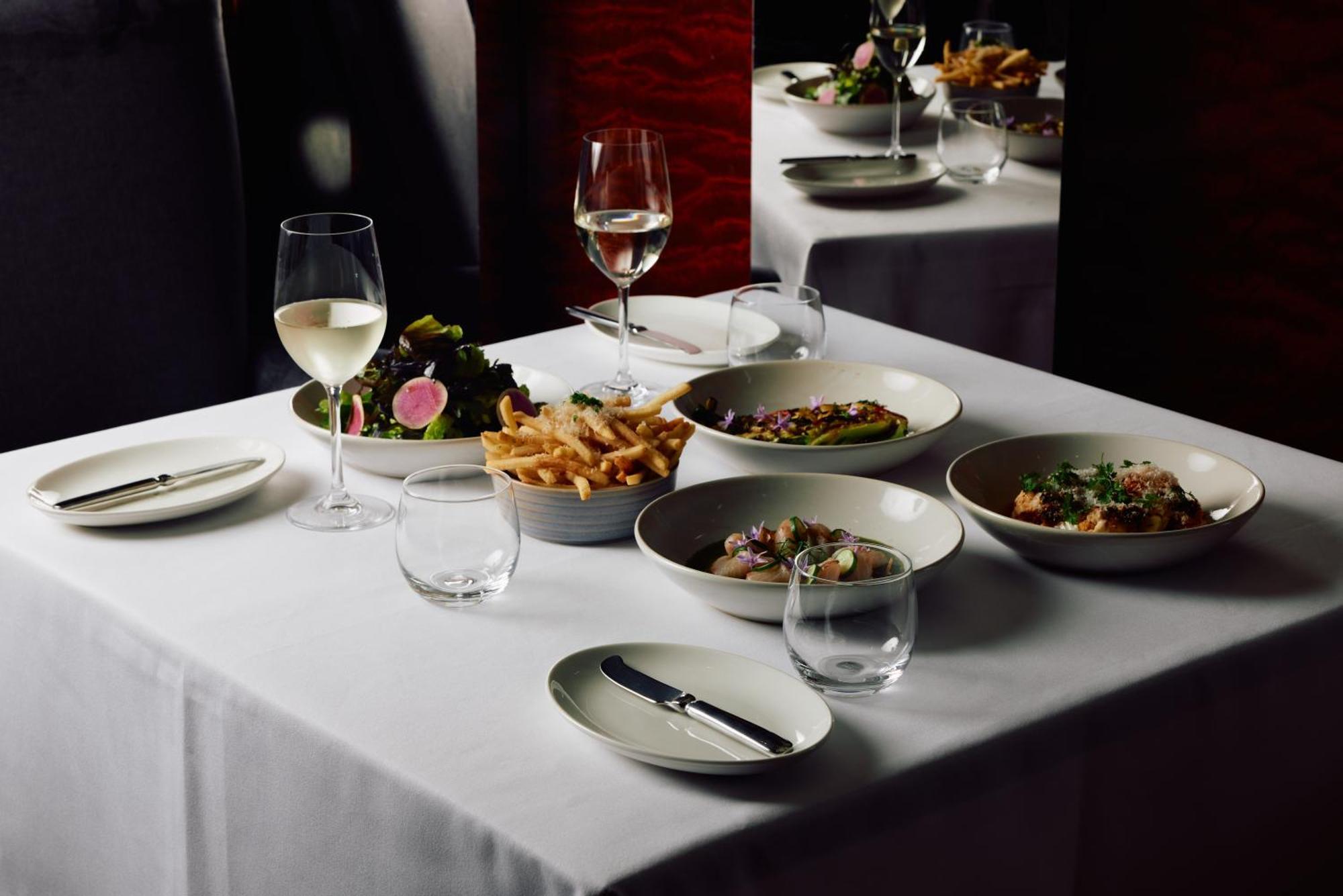 Hotel Park Hyatt Melbourne Exteriér fotografie A selection of dishes at the restaurant