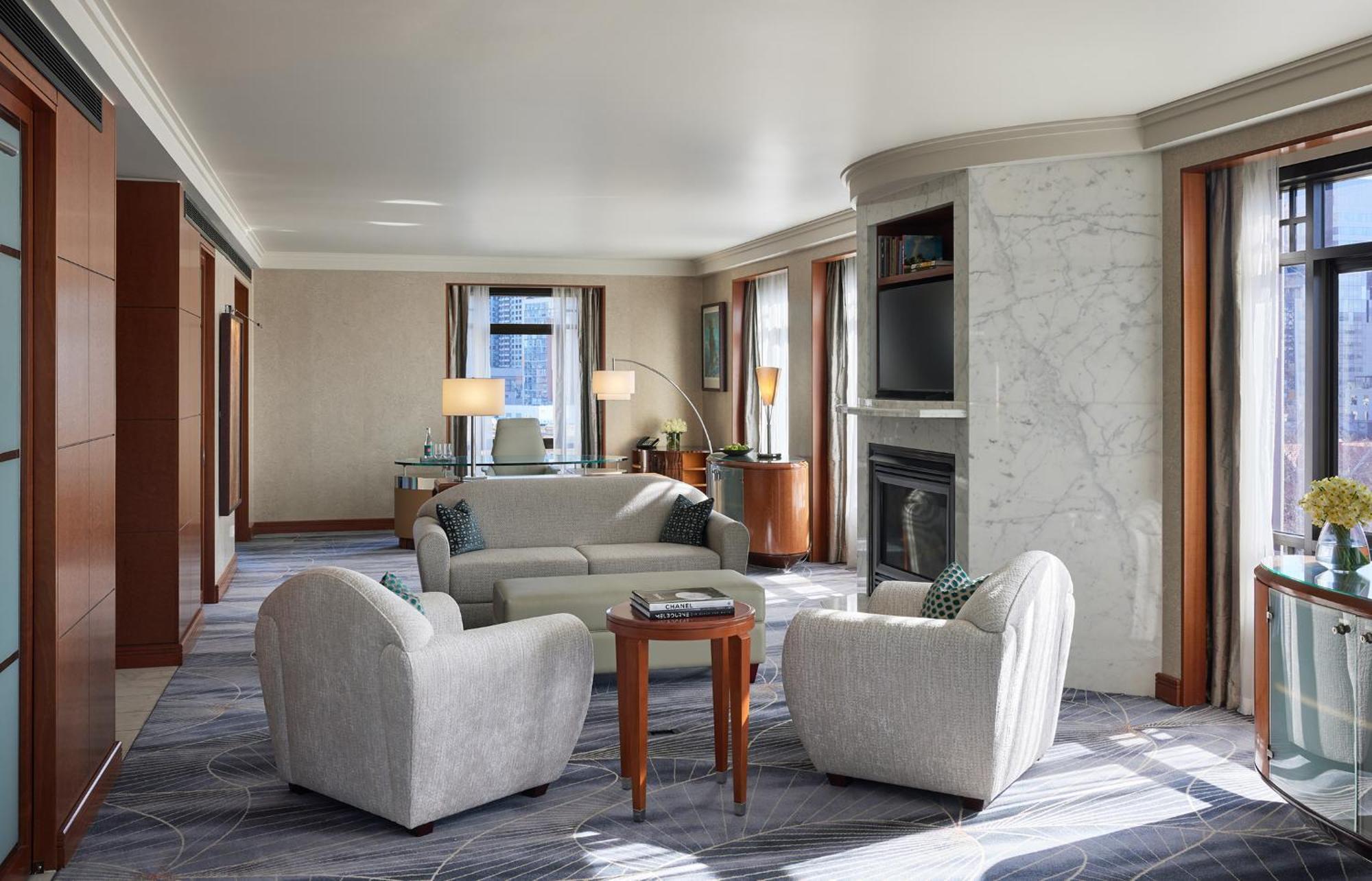 Hotel Park Hyatt Melbourne Exteriér fotografie A living room in a suite at the Four Seasons Hotel, Washington, D.C.