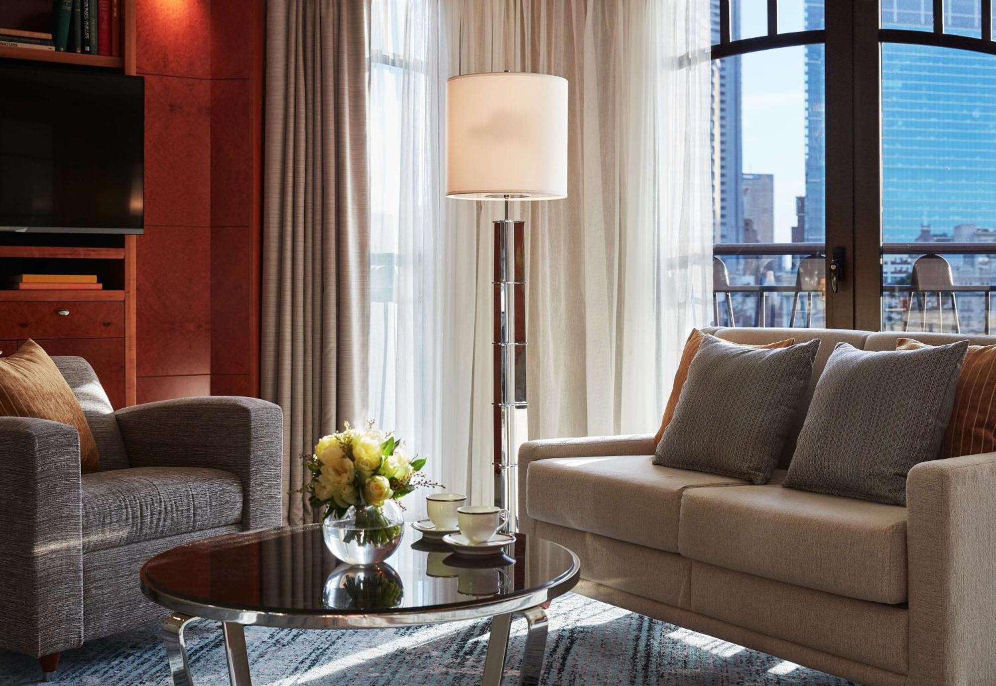 Hotel Park Hyatt Melbourne Exteriér fotografie A living room at the Mandarin Oriental, New York