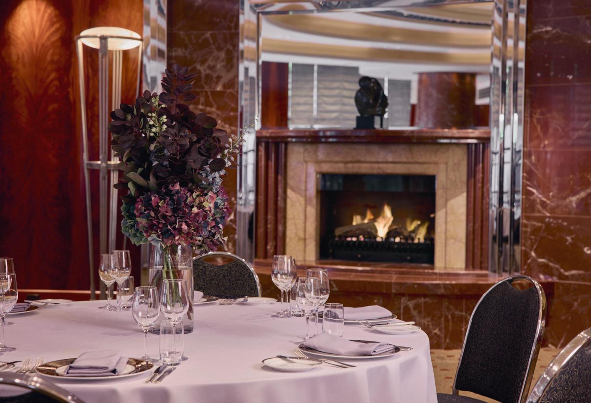 Hotel Park Hyatt Melbourne Exteriér fotografie The fireplace in the restaurant