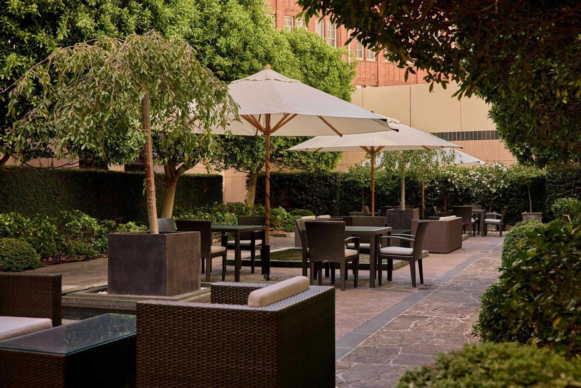 Hotel Park Hyatt Melbourne Exteriér fotografie The hotel's garden